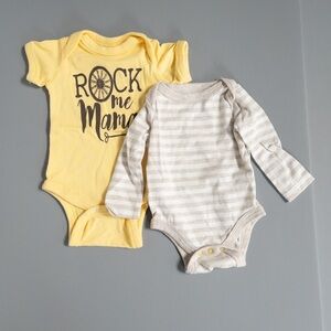 Set of 2 newborn onesies